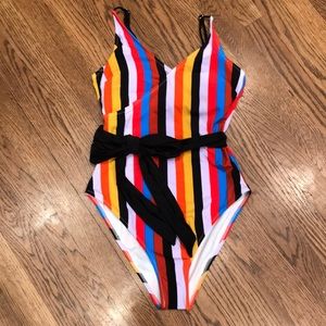 NWT! Adorable Cupshe swimsuit!